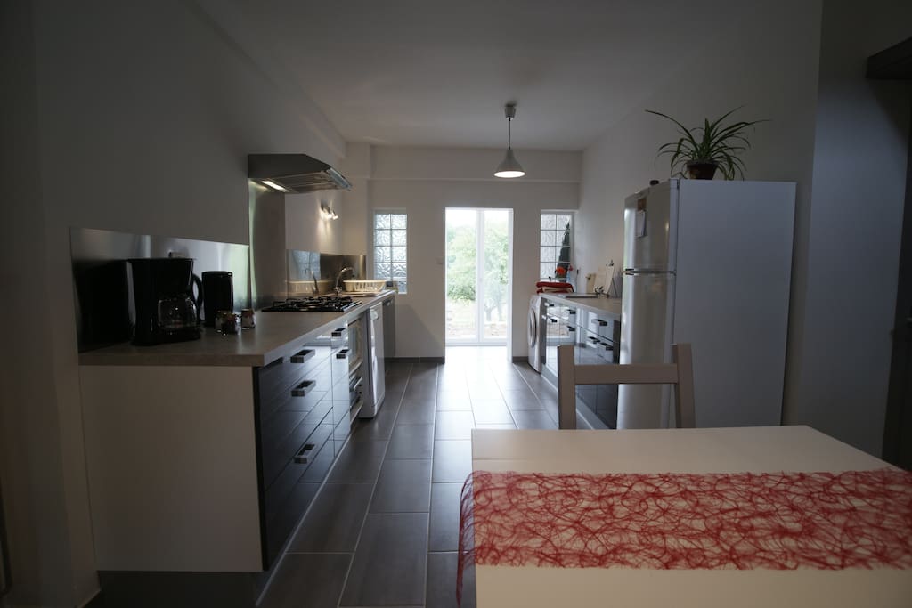 Vue de la cuisine depuis l'entrée