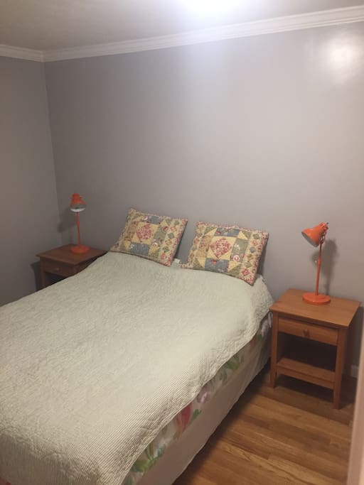 Cozy & Comfortable Queen (real) bed with two nightstands and reading lamps
