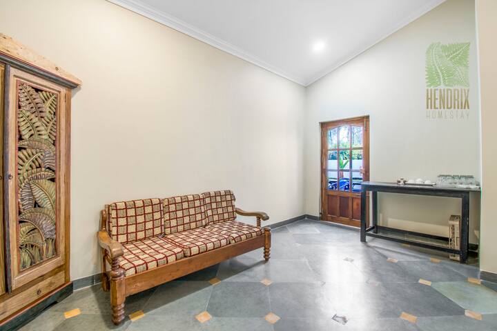 Dining area image 4