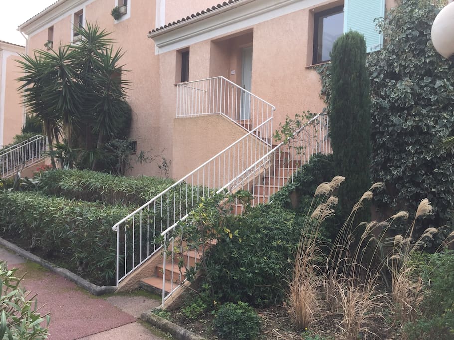 Own staircase to the studio from the garden