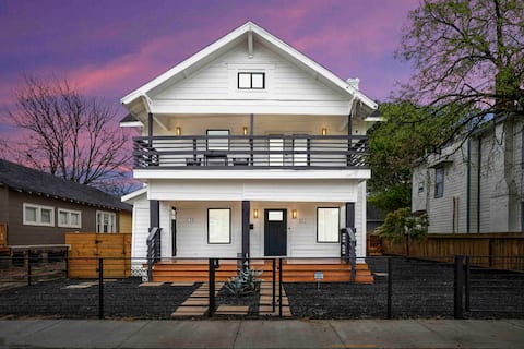 Top performing Airbnb: The O'Four, Luxury Downtown Hideaway in Greater Eastwood