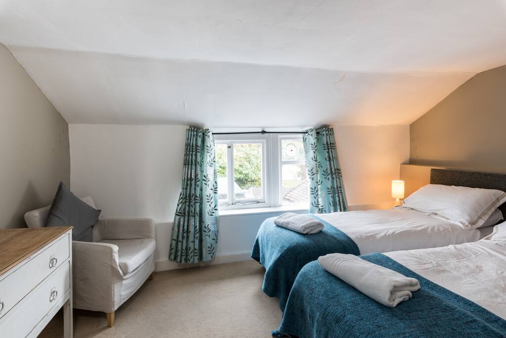 Lovely large 2nd bedroom with either 2 single beds or 1 king size bed overlooking rear patio.