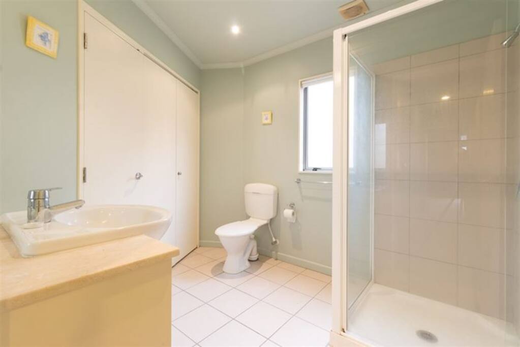Bathroom/laundry Level 1