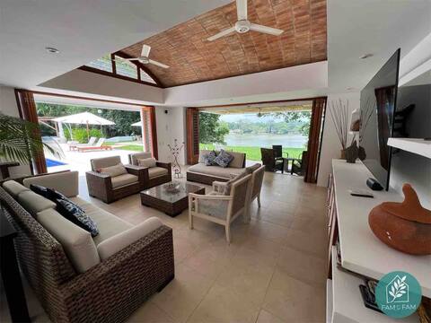 Amazing Lake View House in Peñalisa