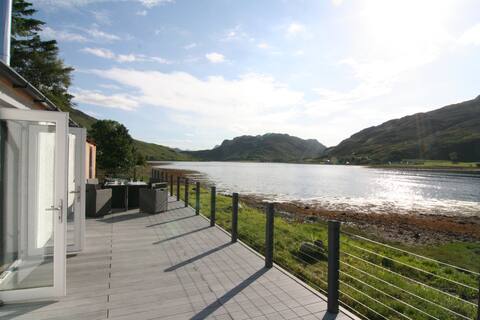 "Arras Beag" lochside cottage