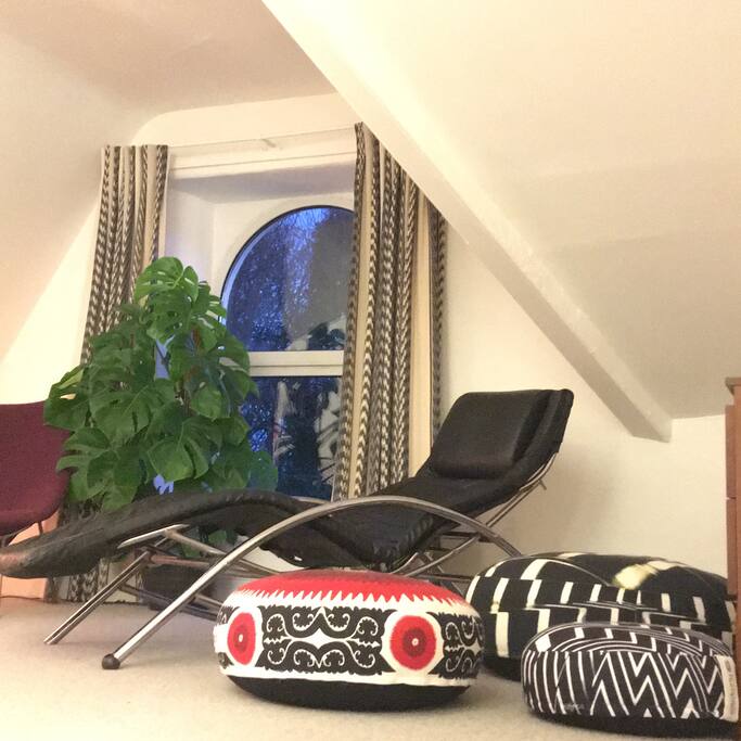 Sitting room with plenty of space to relax