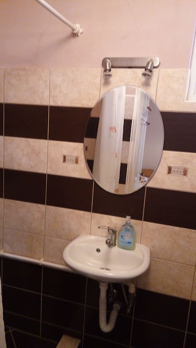 2es szoba fürdője