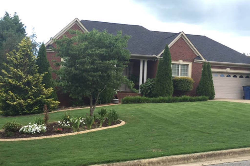 House from street view. (Walking distance to JSU stadium)