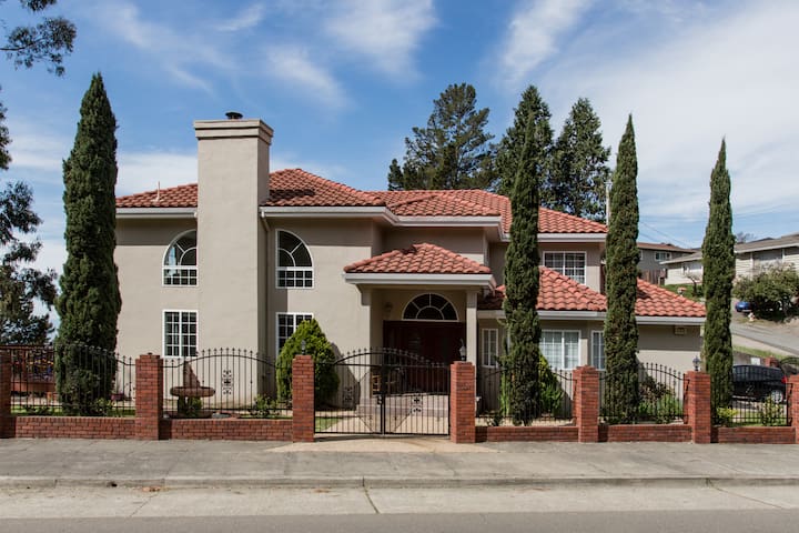 Superb Location Sunny Trails/Views Minutes from SF gallery image 2