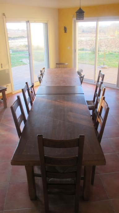 capacité pour manger à 15 à l'intérieur