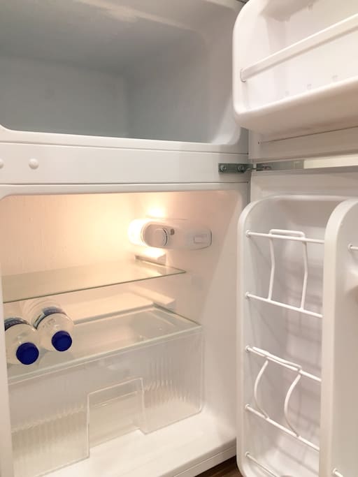 提供冰箱使用! Freezer is ready to use for free!