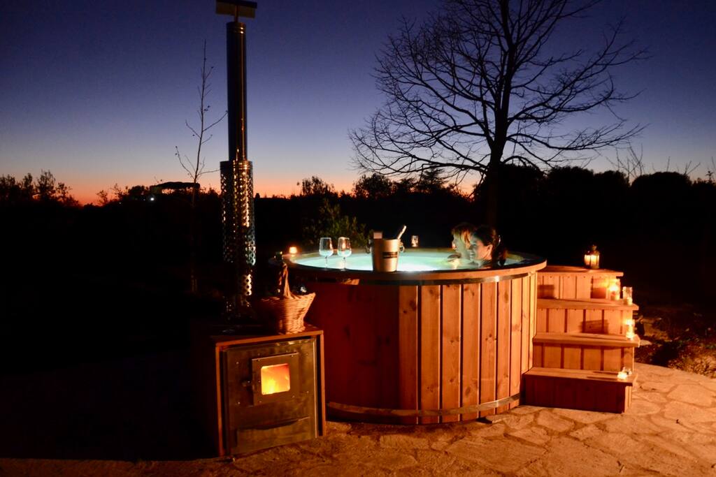 HOT TUB BRINDISI SOTTO LE STELLE
