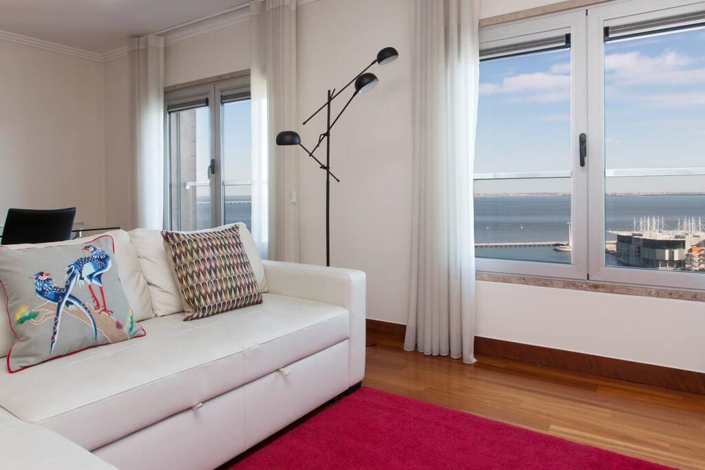 Living room with central heating and cable TV with 180 channels