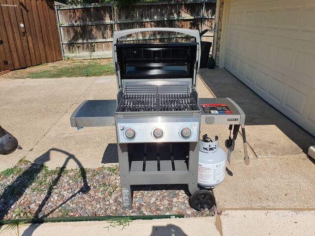 Your Spacious Private Getaway with Pool and BBQ gallery image 5