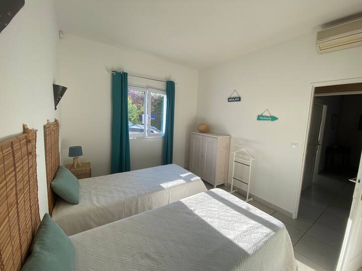 Dvojposteľová izba so sprchovacím kútom 