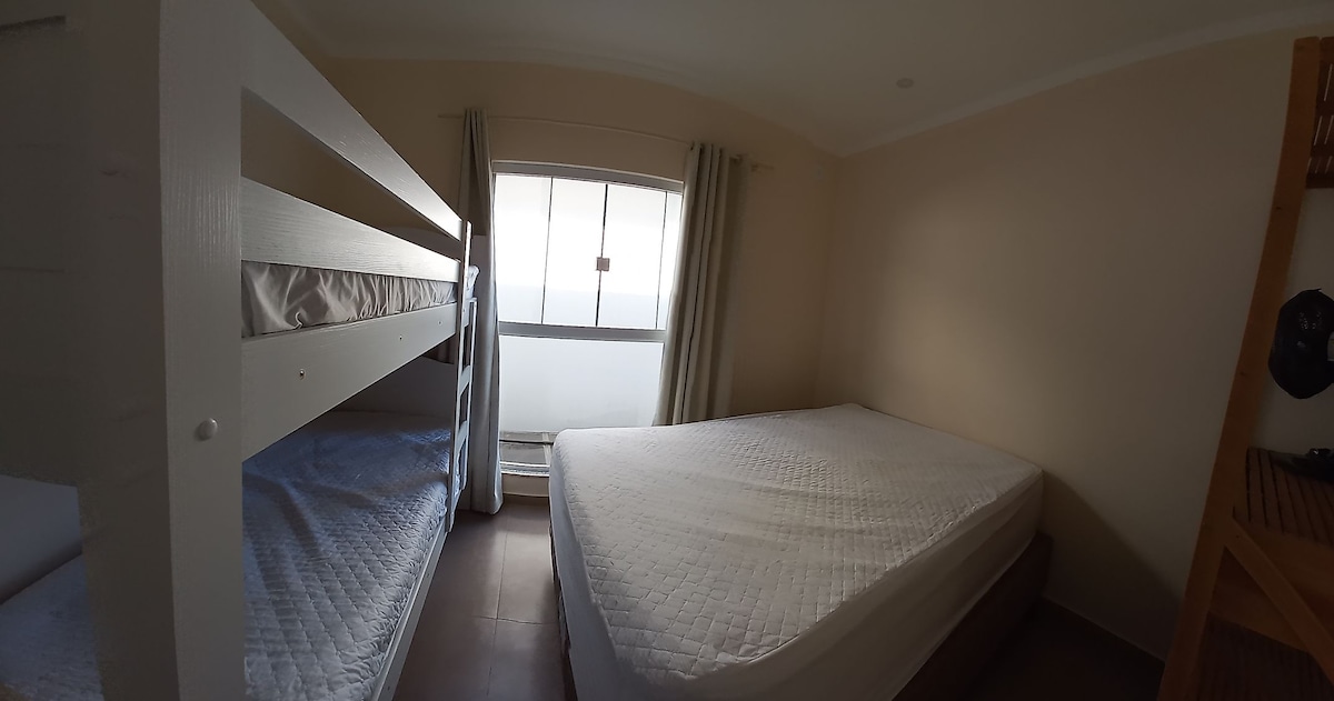 Dormitorio 2: litera y cama de caja doble.