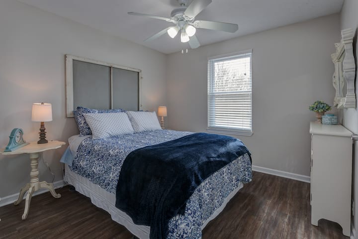 Კეთილი იყოს თქვენი მობრძანება კოტეჯის ოთახში! 