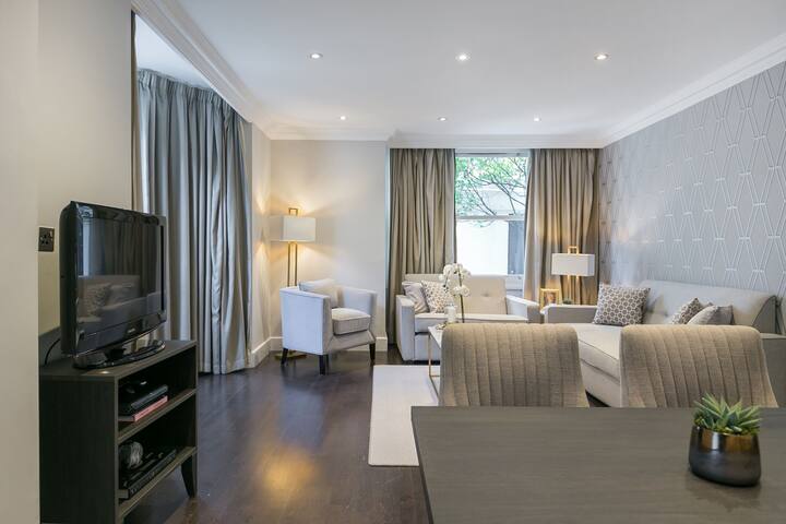 Luxe Two bed serviced apartment with A/C & Lift gallery image 3