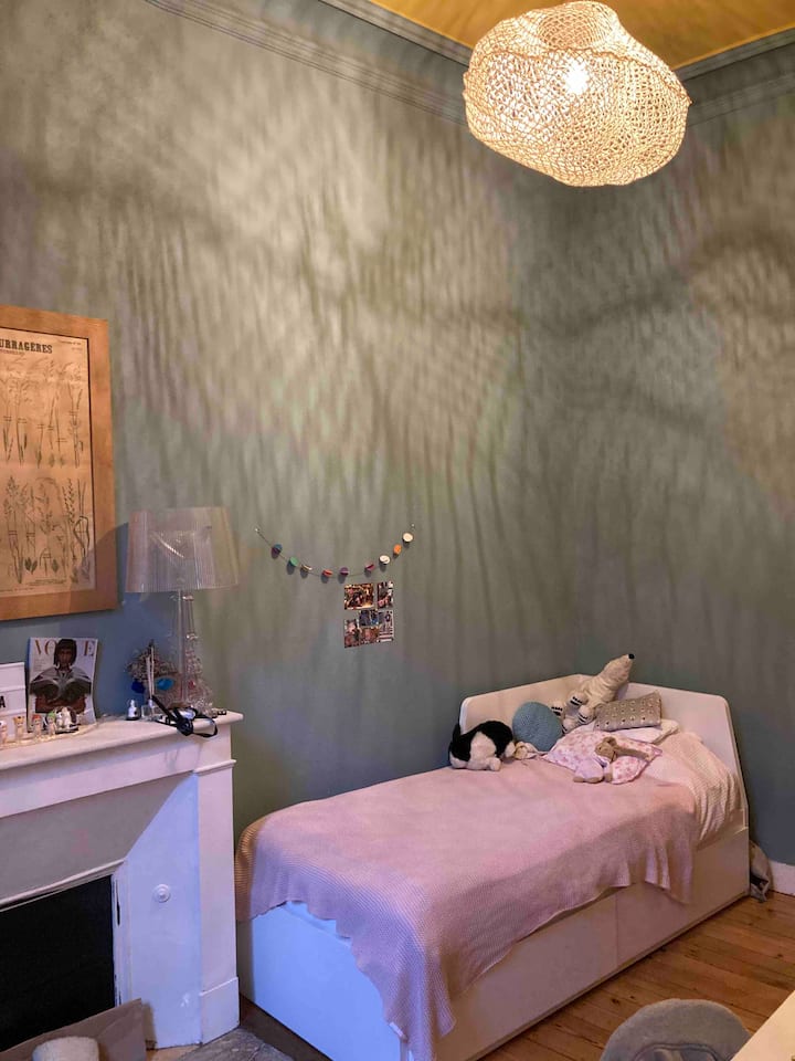 Chumba kidogo cha kulala kilicho na kitanda kimoja + kitanda 1 cha droo. Chumba cha 3