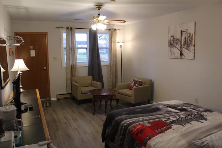 Shenstone Motor Inn & Restaurant managed Airbnb listing 1