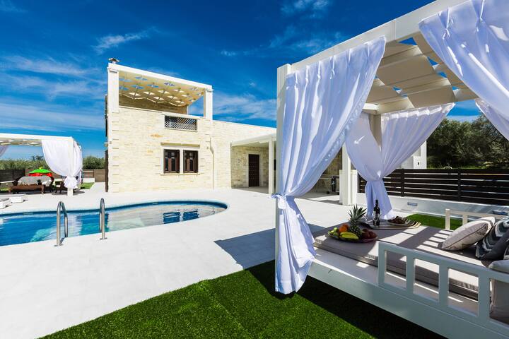 Caramel Villa, with 40m² Pool & Spa Whirlpool