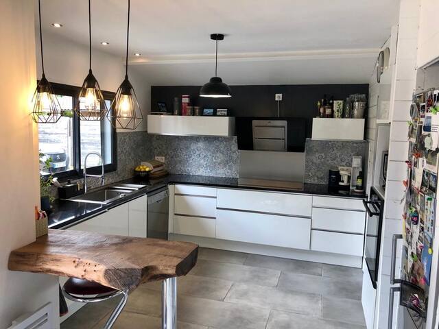 Belle maison de vacances avec piscine chauffée gallery image 2