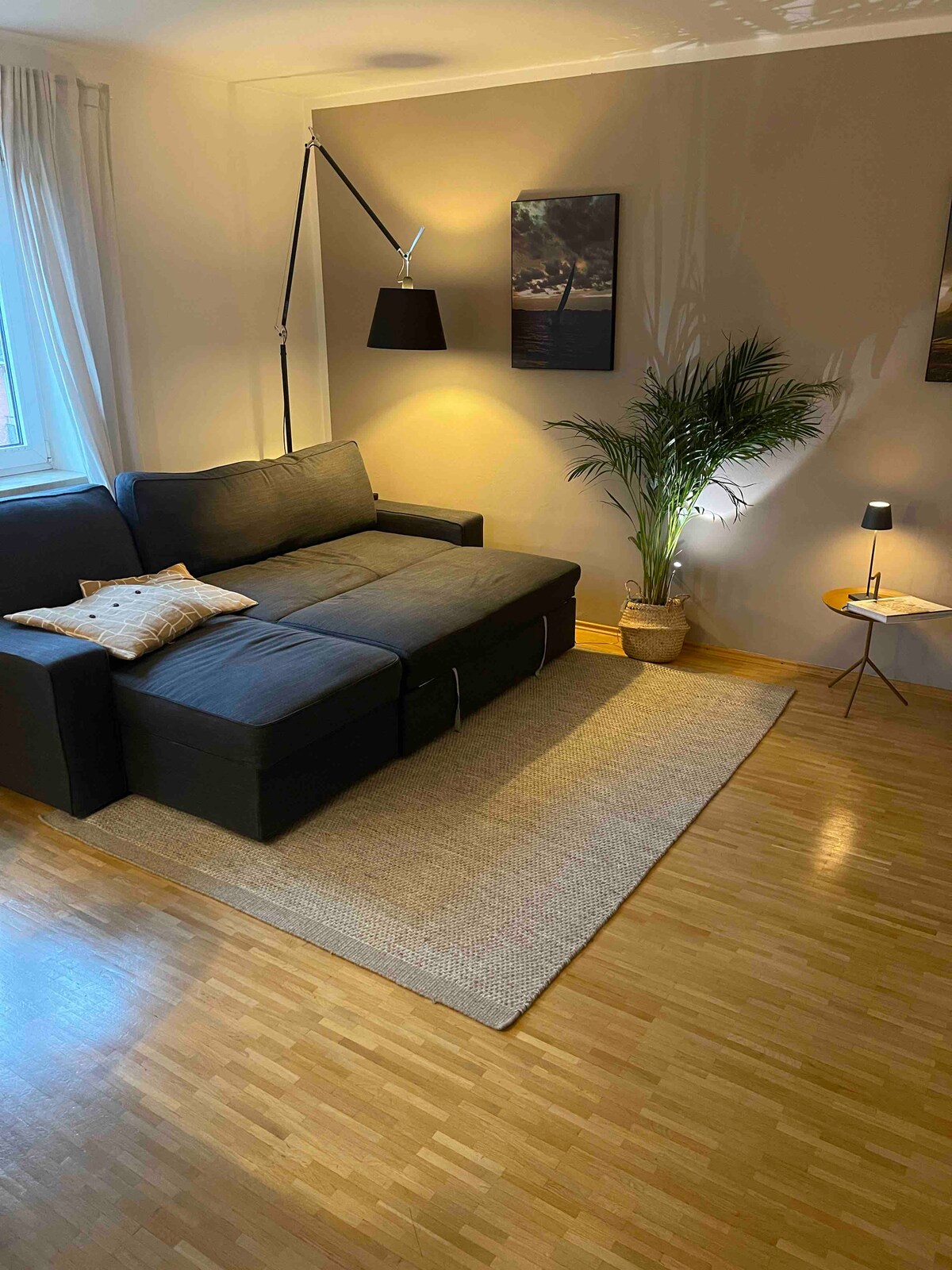Top performing Airbnb: Spacious apartment in trend area Maxvorstadt in Josephsplatz