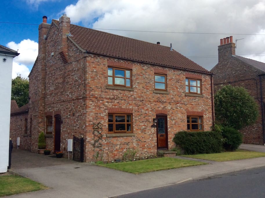The front of The Old Fold Yard with access to a private drive .