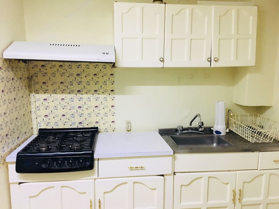 cocina con estufa y lavadero multifuncional