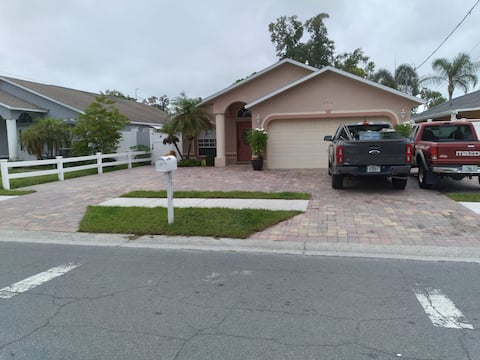 Successful Airbnb property: Sweet home in Egypt Lake Leto