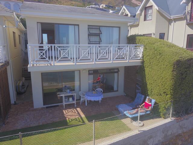 By Die See – let the waves lull you to sleep! gallery image 3