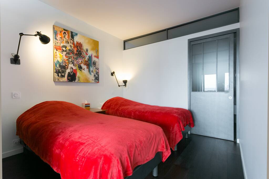 Chambre séparé. les deux lits peuvent être joints pour obtenir un lit King Size