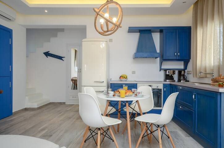 Naxos villas/2 villas/6 bedrooms/pool gallery image 5