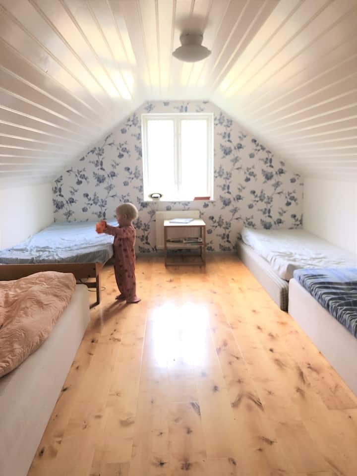 شقة علوية تتسع لأربعة أشخاص