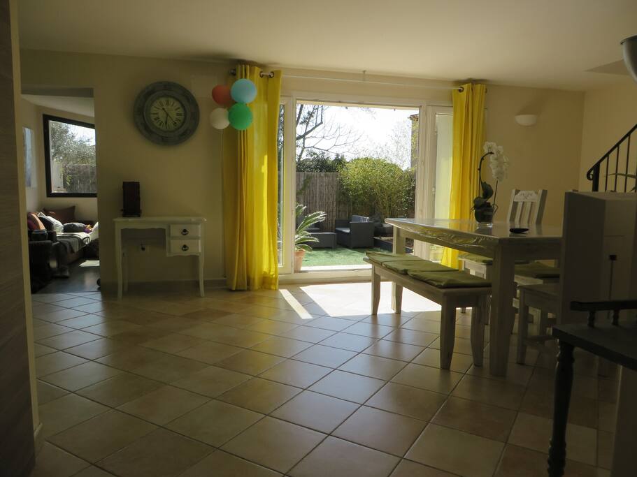 salle à manger lumineuse