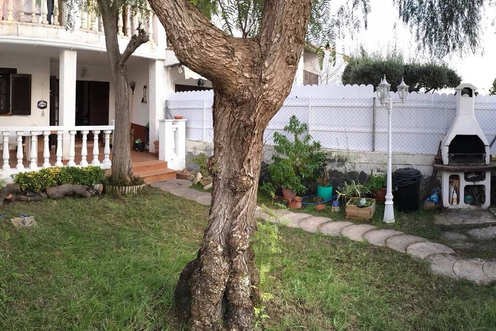 Jardín privado con barbacoa