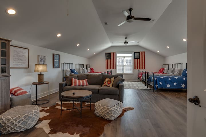 2nd Floor Large 7th Bed Room with 6 Single Beds and en-suite sleeper couch. Full bathroom with shower