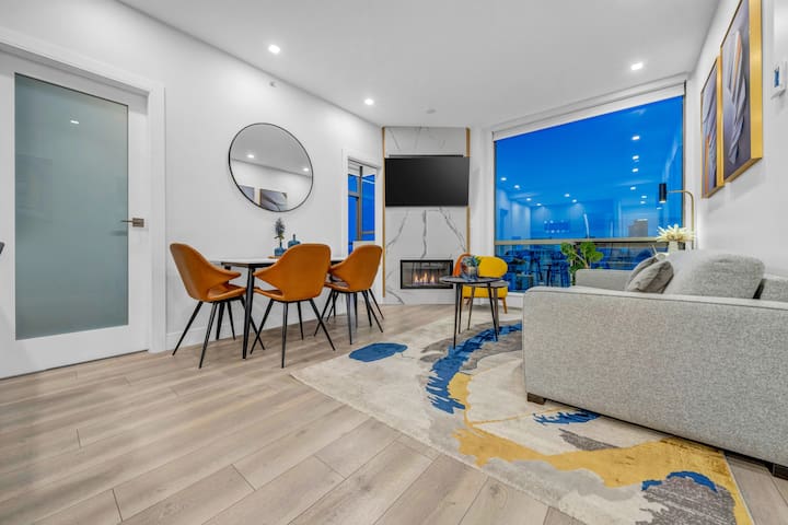 Trendy,Yaletown,2bd2bath, Pool,Gym hotTub&Parking gallery image 3