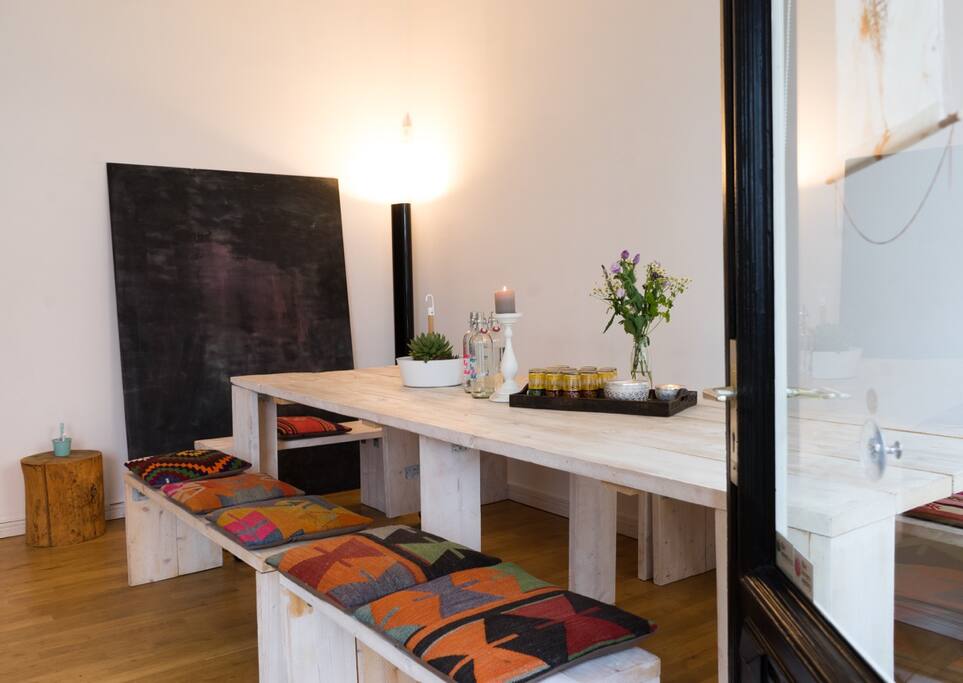 Großer Coworking-Tisch