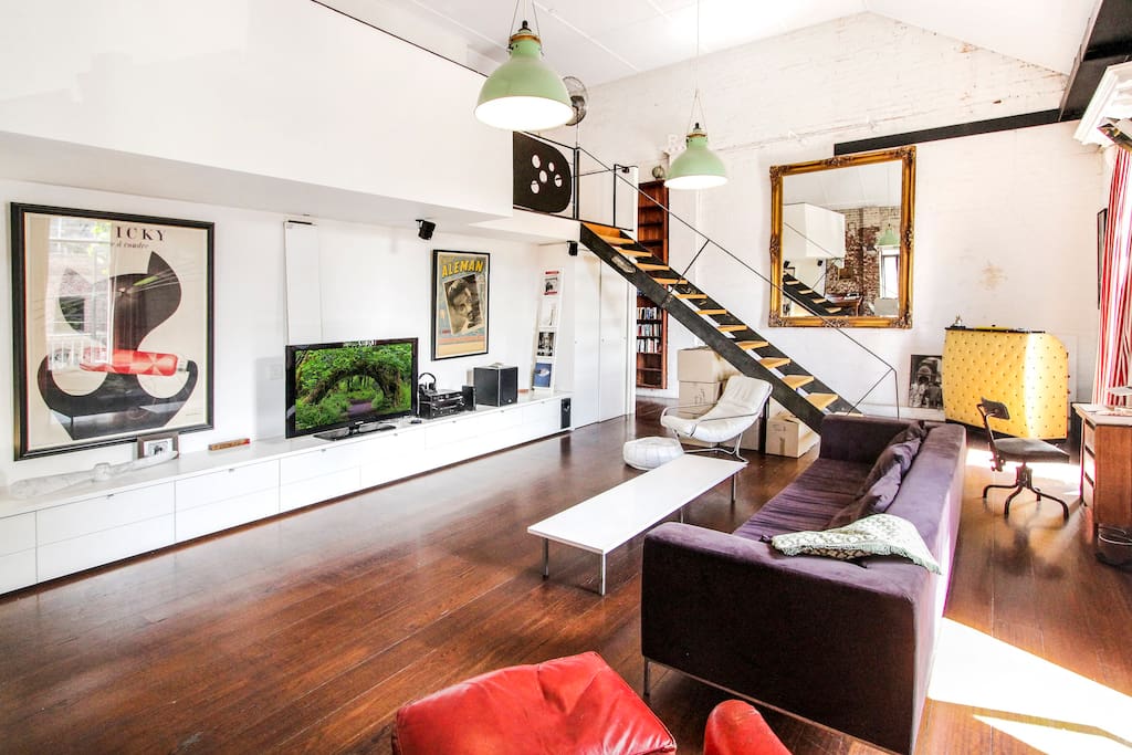 Living/Mezzanine access