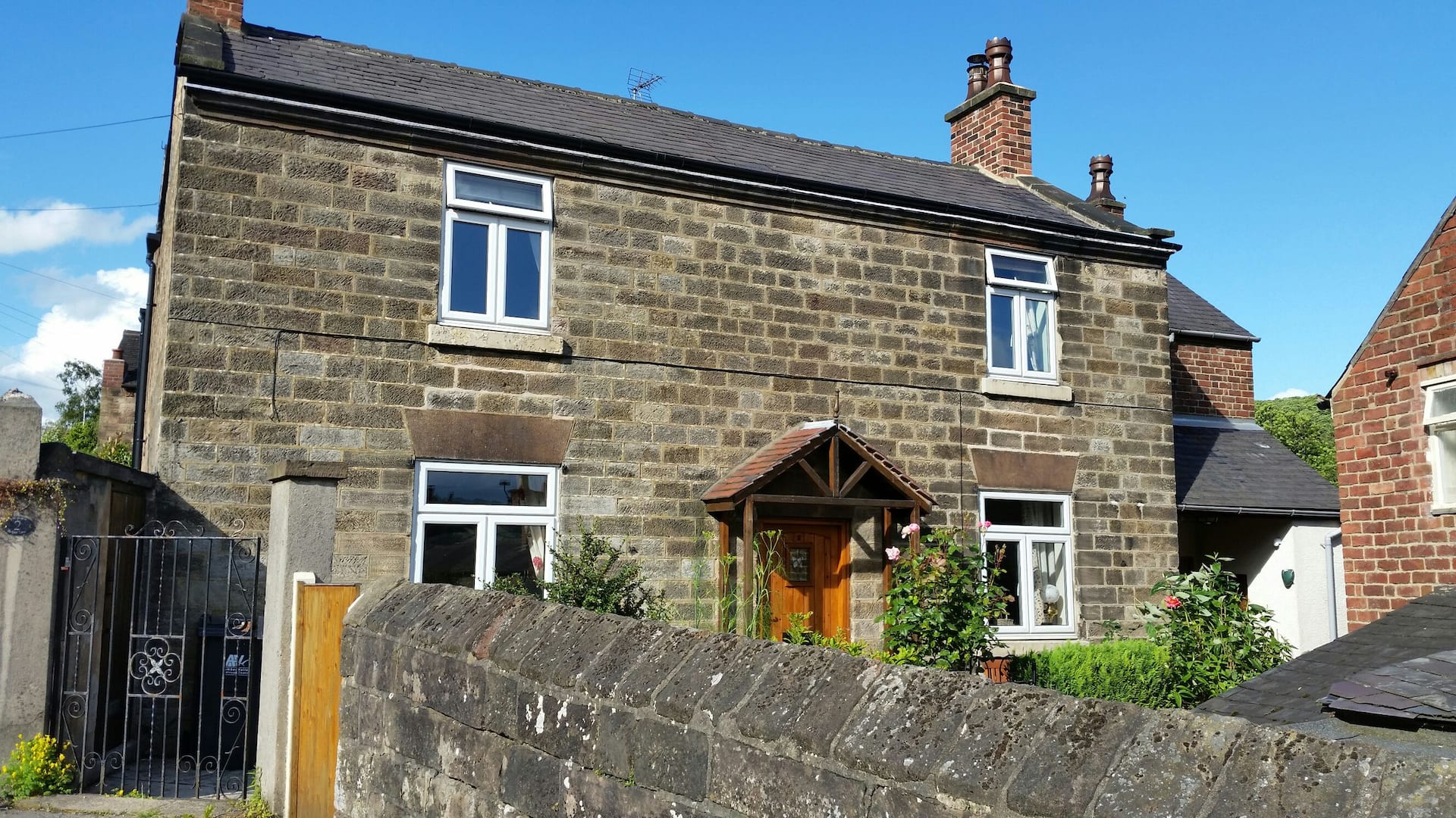 Character cottage (18c) on the edge of historic Belper