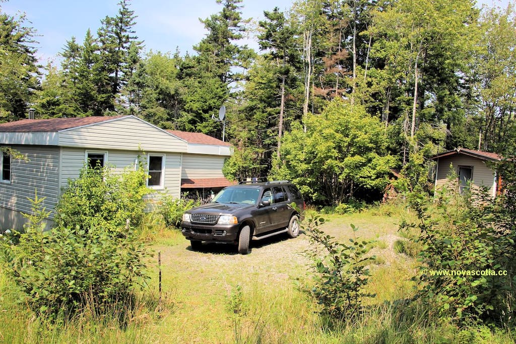 Cottage and shed at Lake Midway, lots of parking space
