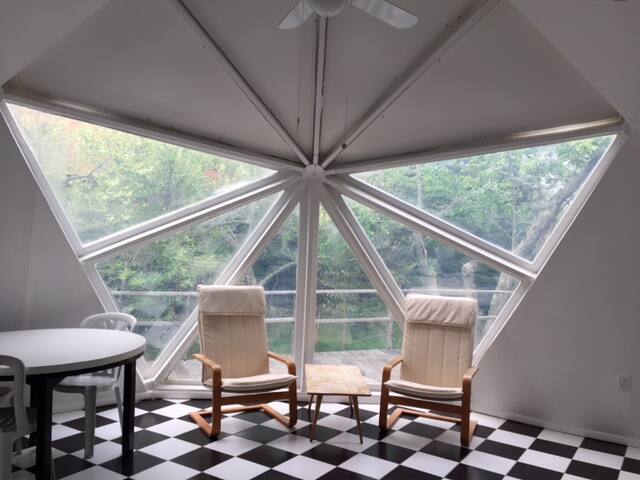 Bright Fun Dome Beach House (100 yards to Beach)