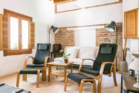 Top performing Airbnb: Discover Art & Design in a Historic Apartment. in La Merced