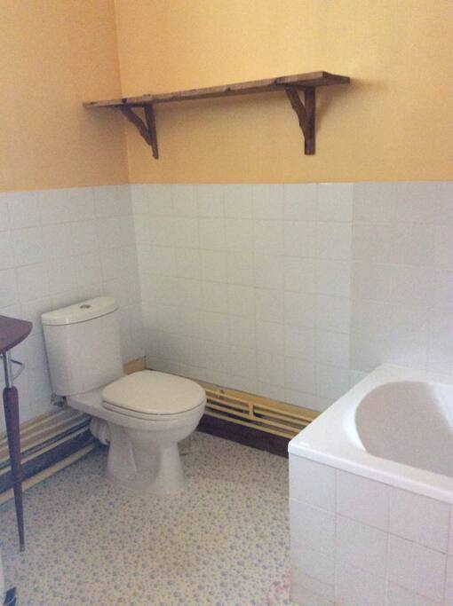Salle de bains ,baignoire,wc