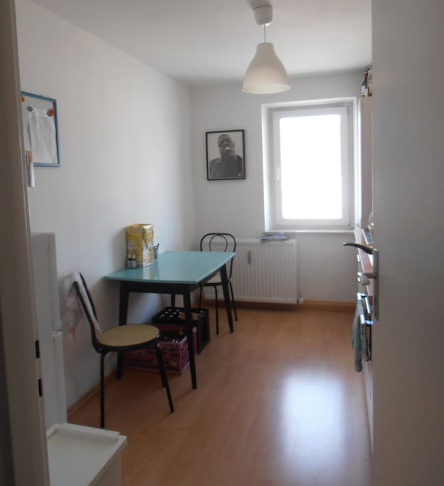 Shared kitchen, incl. small dining table.