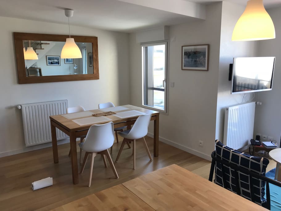 Grand séjour, coin salle à manger
