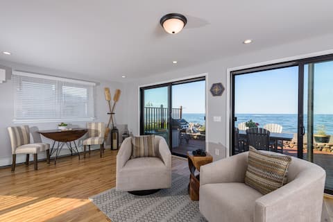 PineappleRoc Lake Ontario: Water's Edge