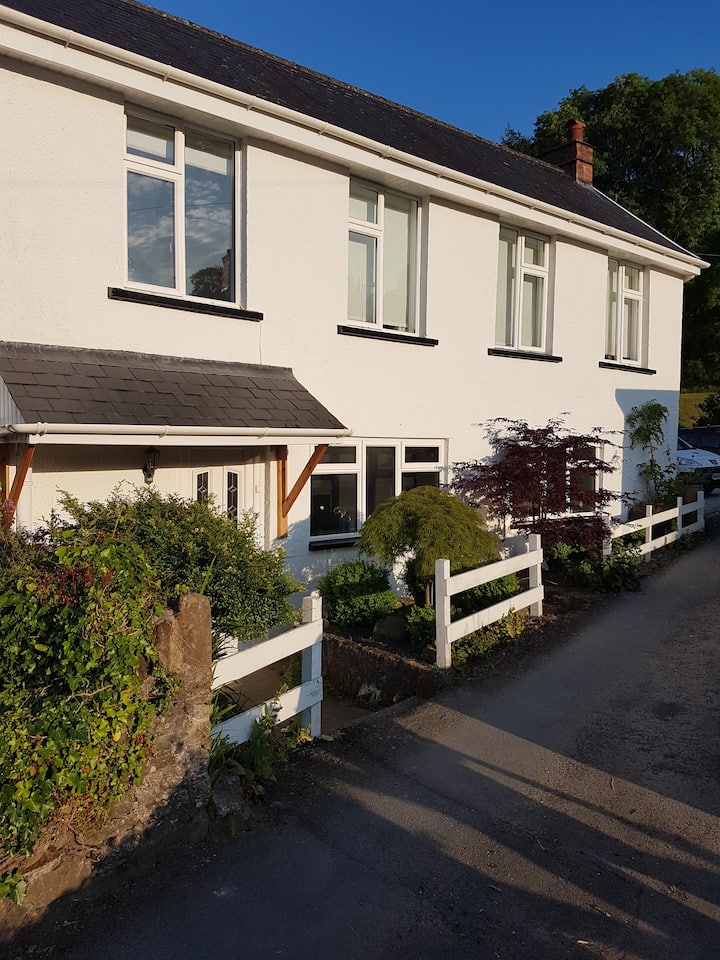 On the river umber in coastal village.(1) Houses for Rent in Combe
