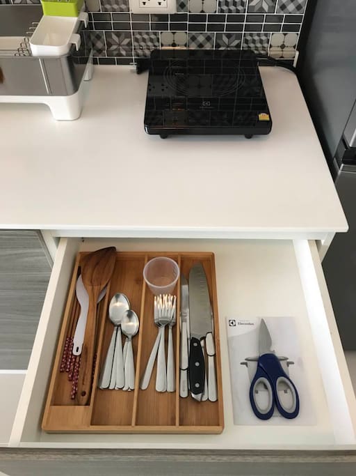 Full kitchen facilities ready